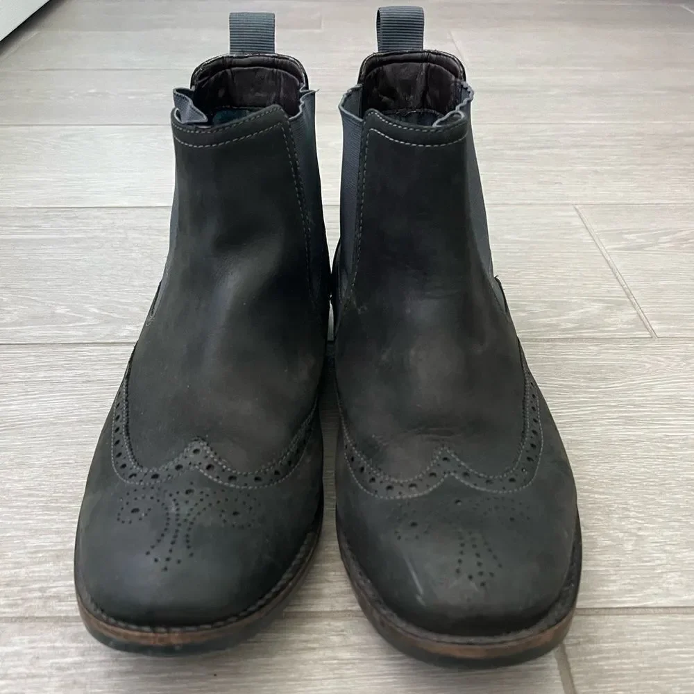 Clarks Garnet Wingtip Chelsea Boot Dark Grey Leather 11 M
